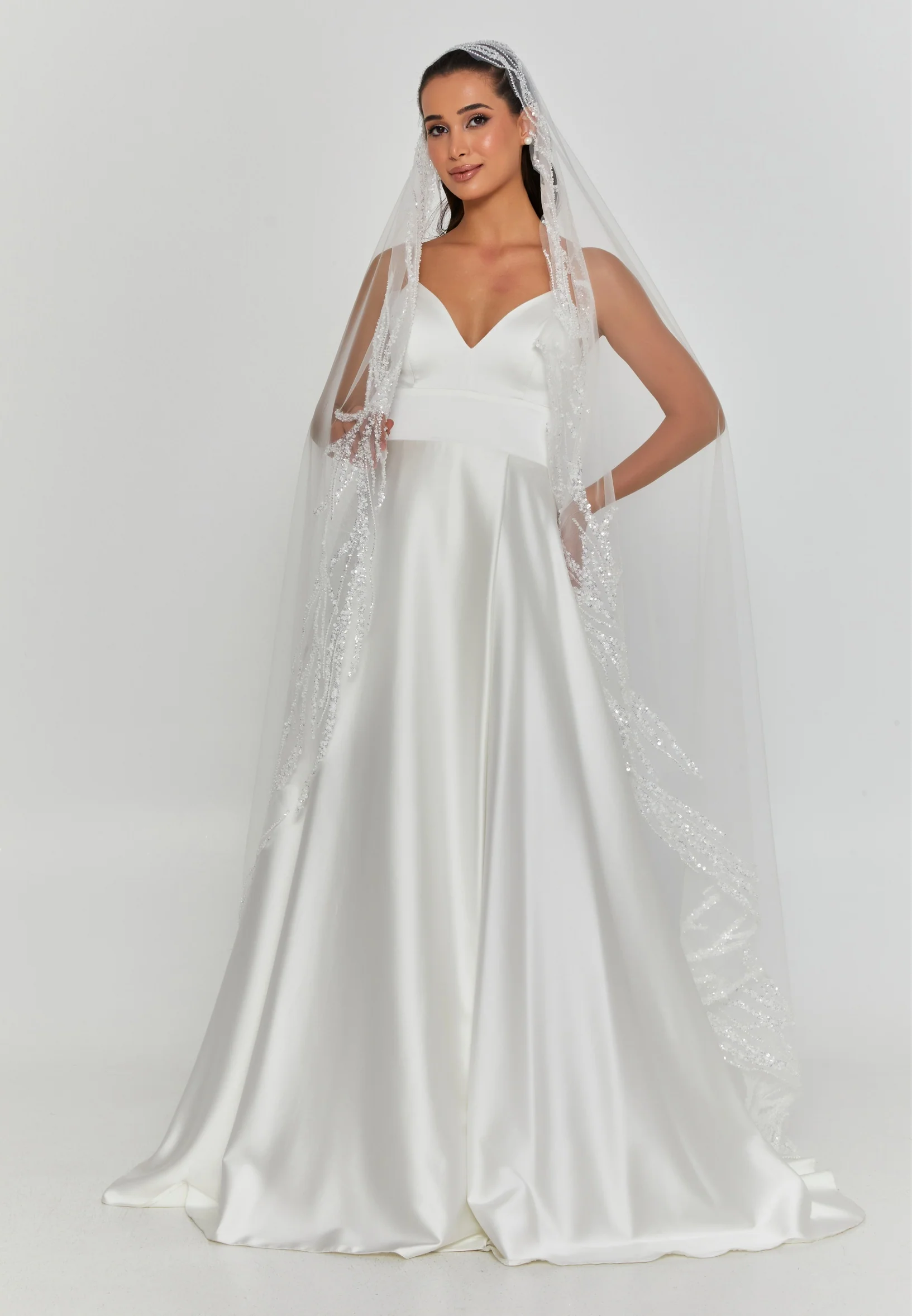 Beaded Section Single Tier Tulle Veil aba24-10