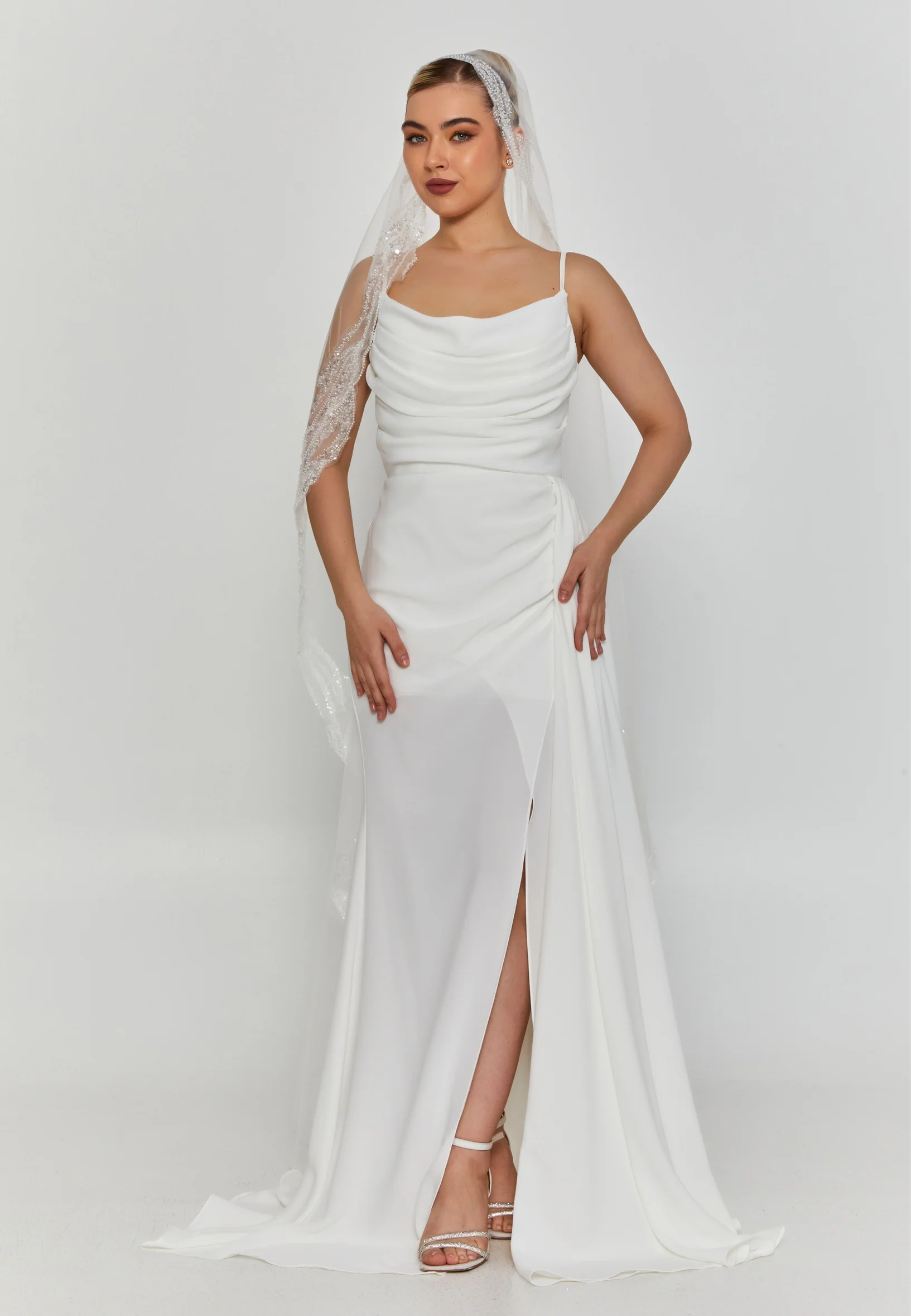 Beaded Section Single Tier Tulle Veil aba24-35