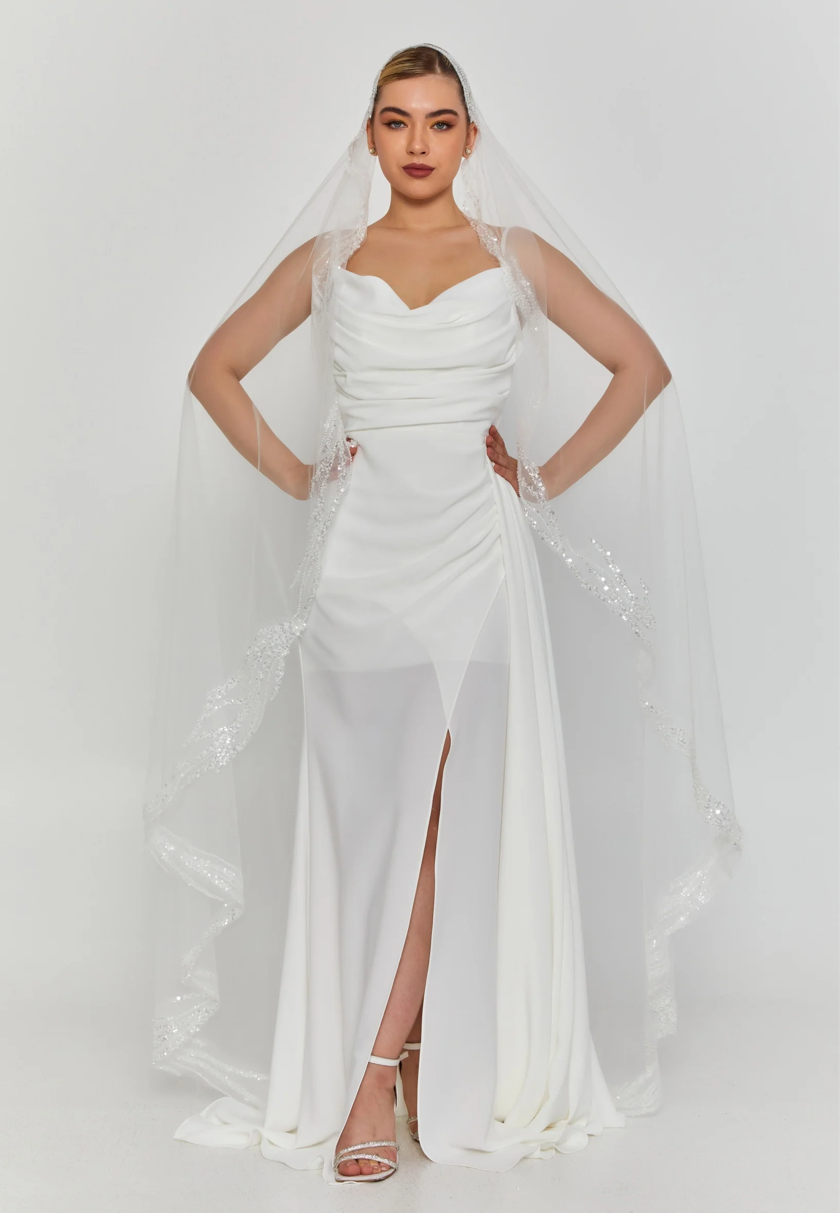 Beaded Section Single Tier Tulle Veil aba24-37