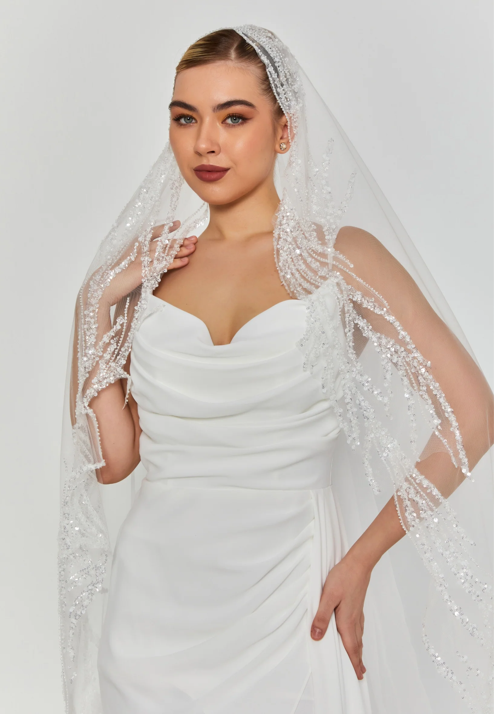 Beaded Section Single Tier Tulle Veil aba24-5 - Image 4