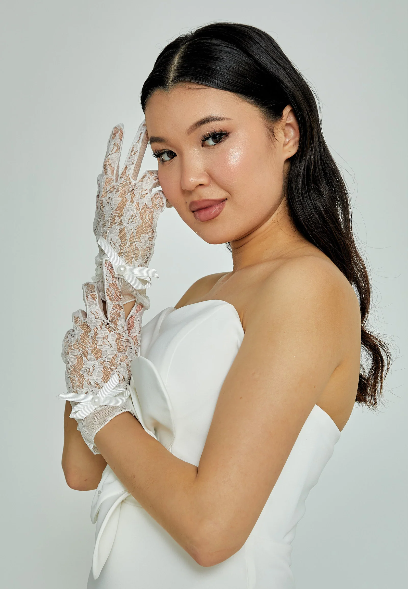 Lacy Lace Bridal Gloves abbeld12048