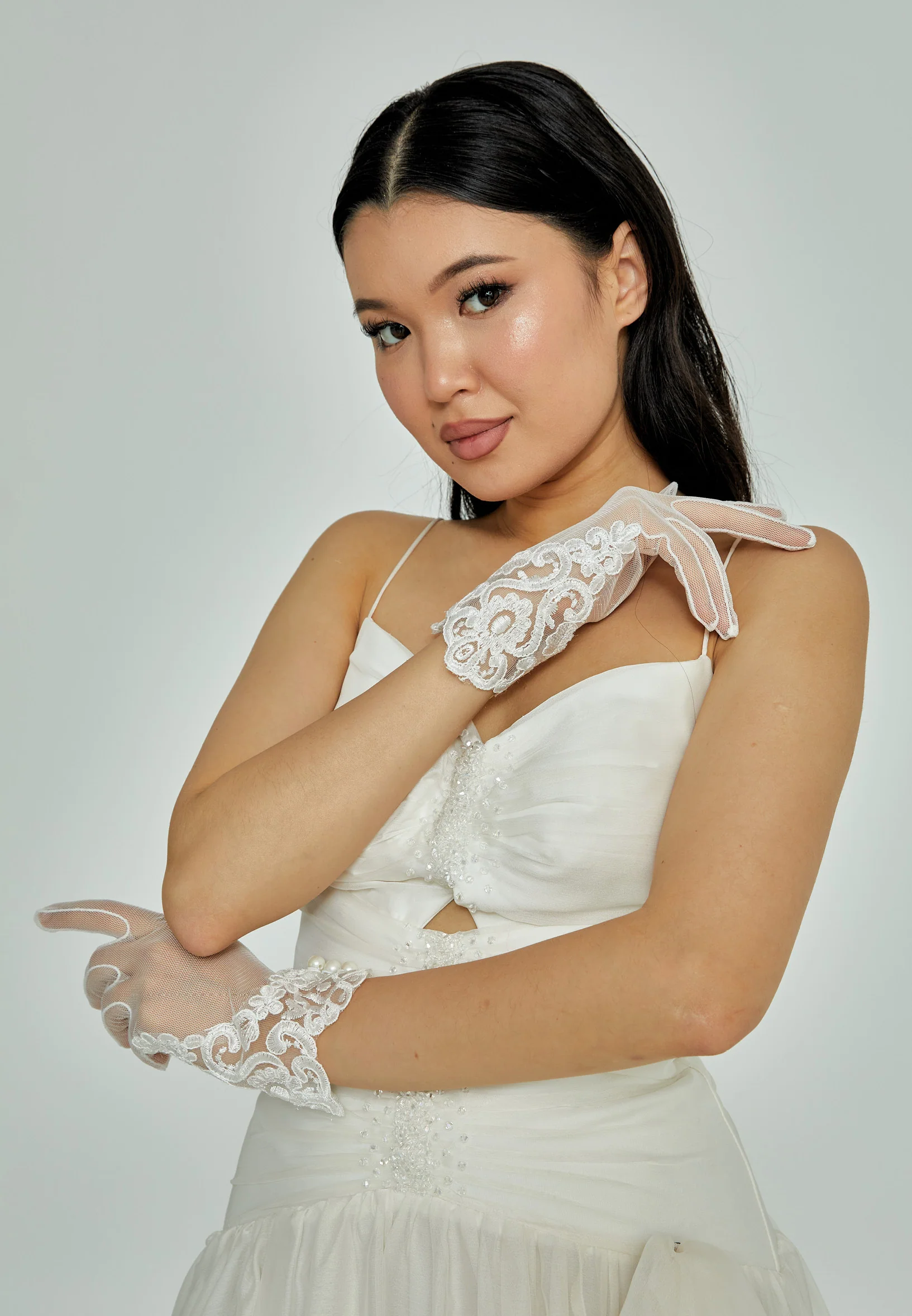Lacy Tulle Bridal Gloves abbeld12044