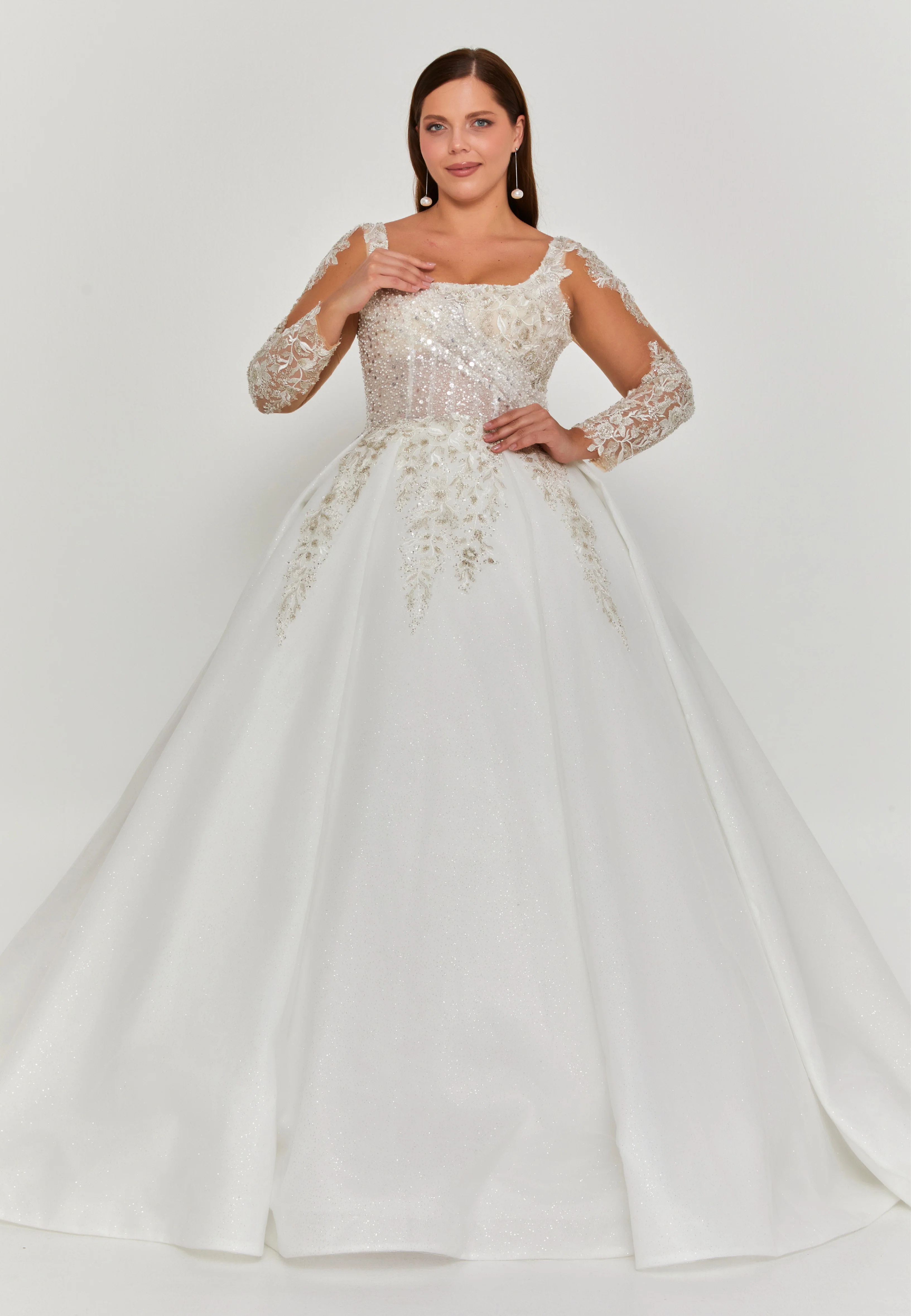 Long Sleeve Maxi Tulle Plus Size Wedding Dress blv360142