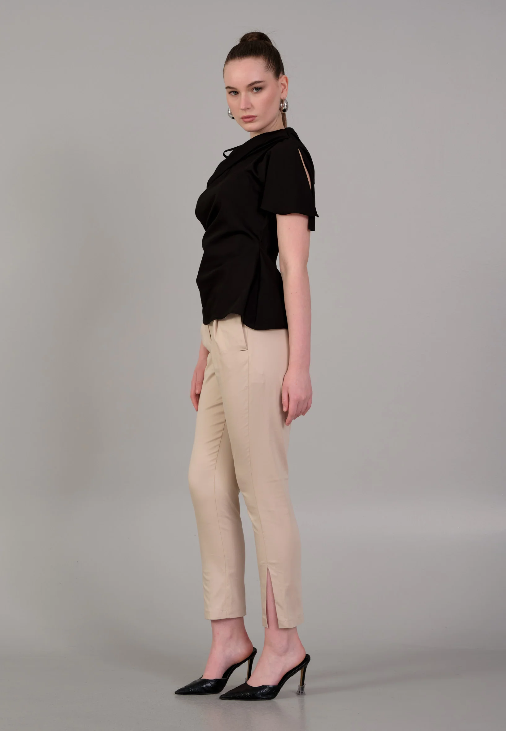 Off Shoulder Solid Color Regular Blouse kmy24y10443 - Image 3