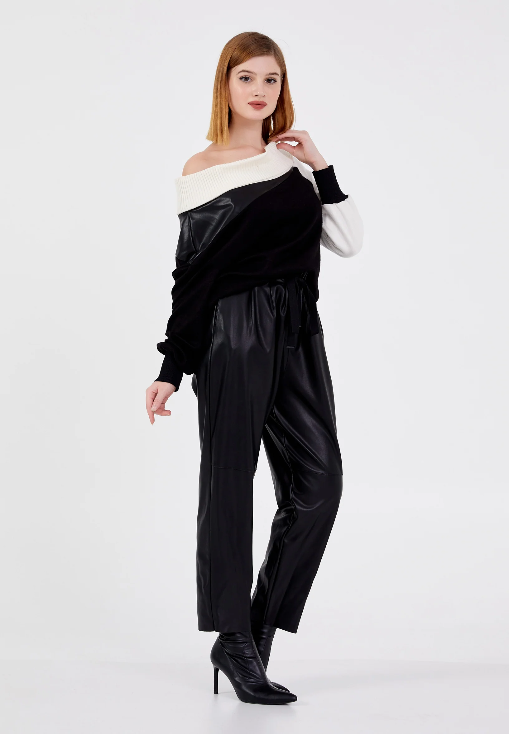 Off Shoulder Solid Color Regular Blouse shu23sk04055 - Image 3