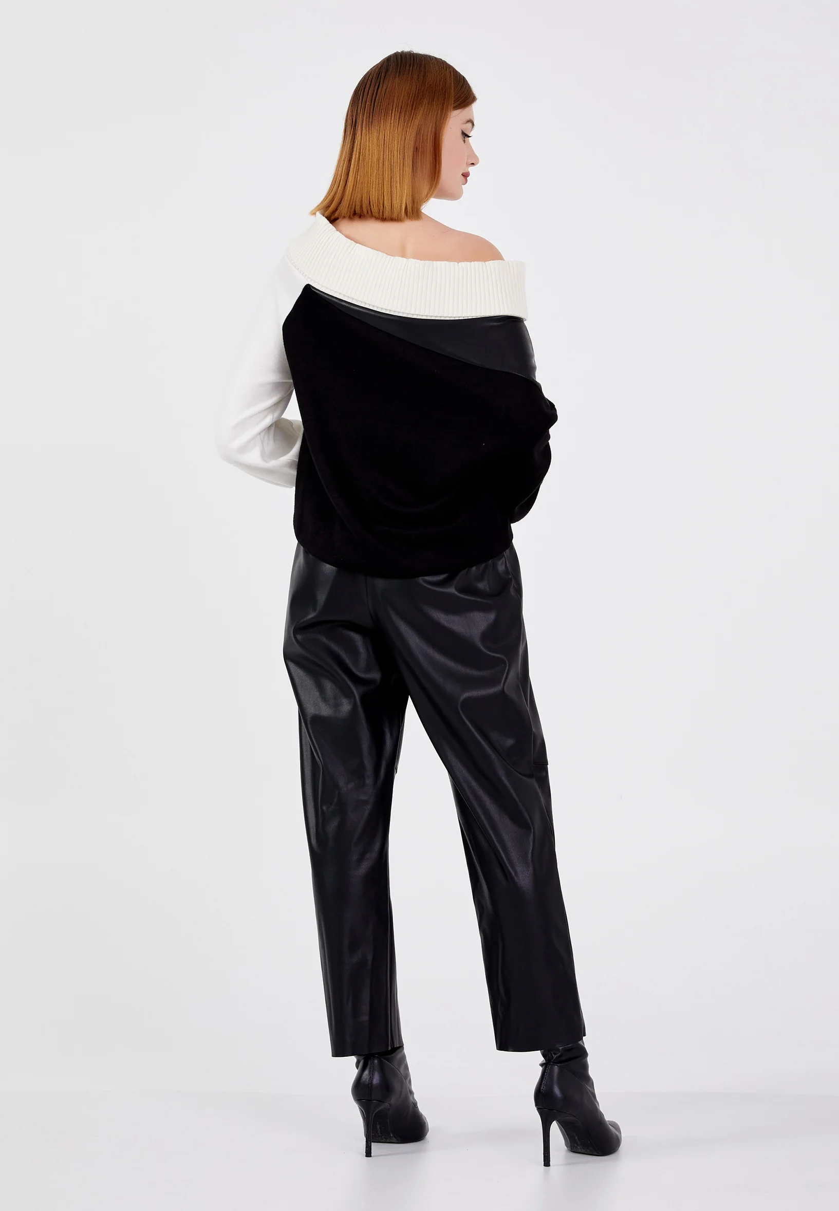 Off Shoulder Solid Color Regular Blouse shu23sk04055 - Image 4