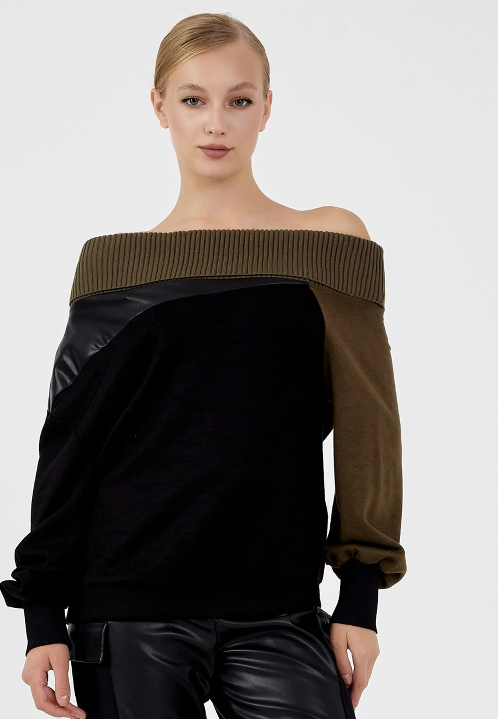 Off Shoulder Solid Color Regular Blouse shu23sk04055 - Image 5