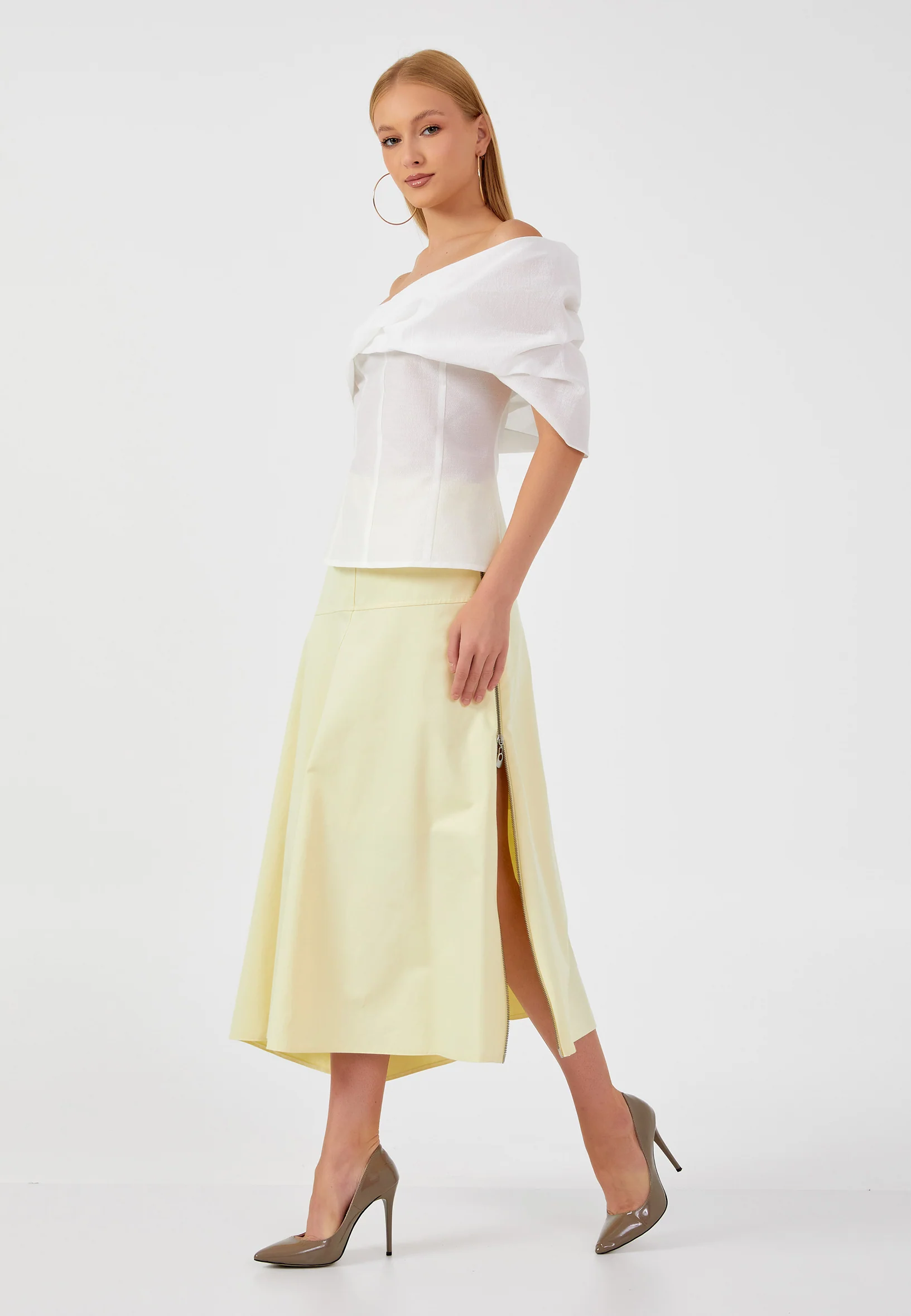One Shoulder Solid Color Regular Blouse kmy24y10446 - Image 3
