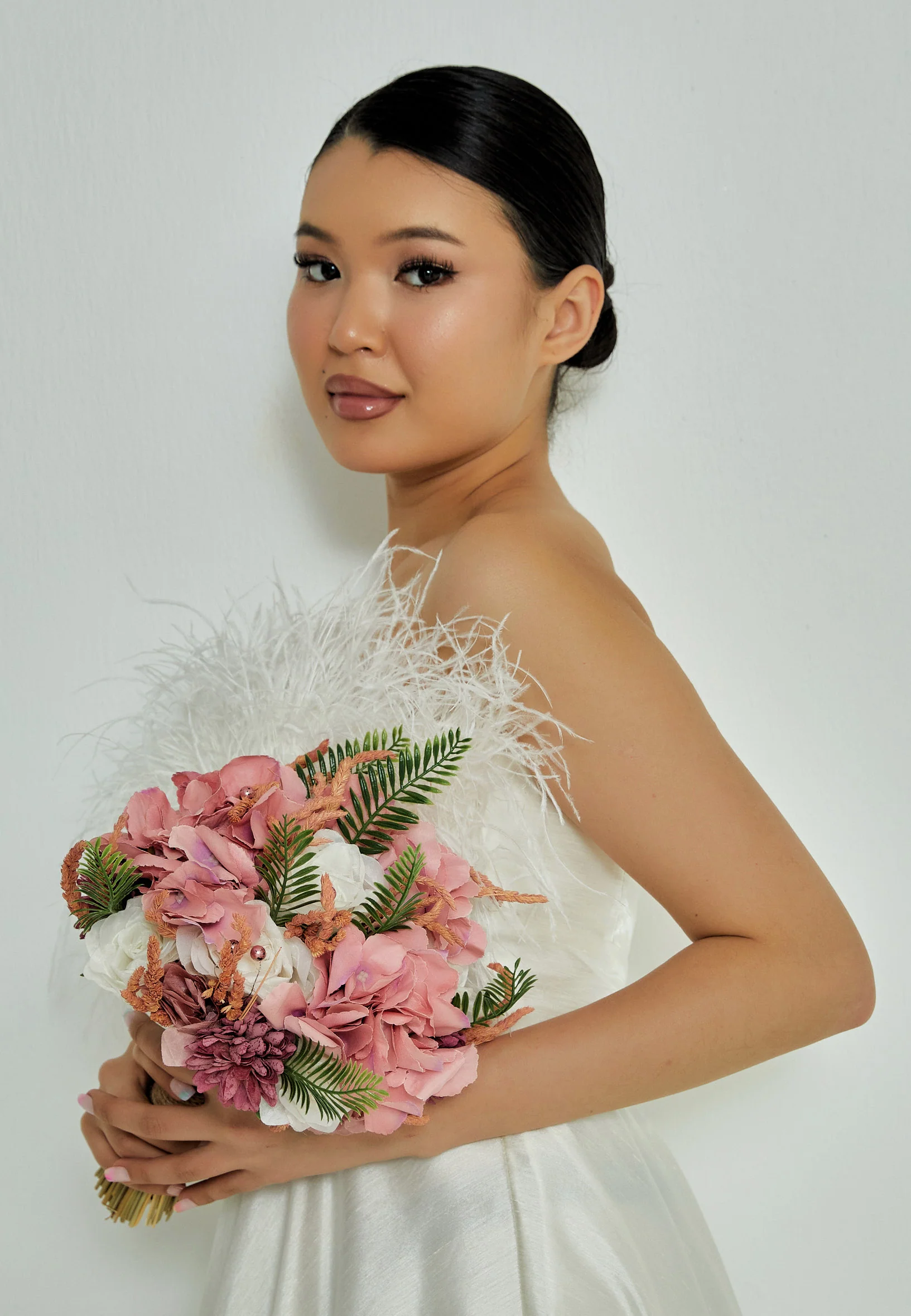 Ranunculus Round Bridal Bouquet aba23-40-1
