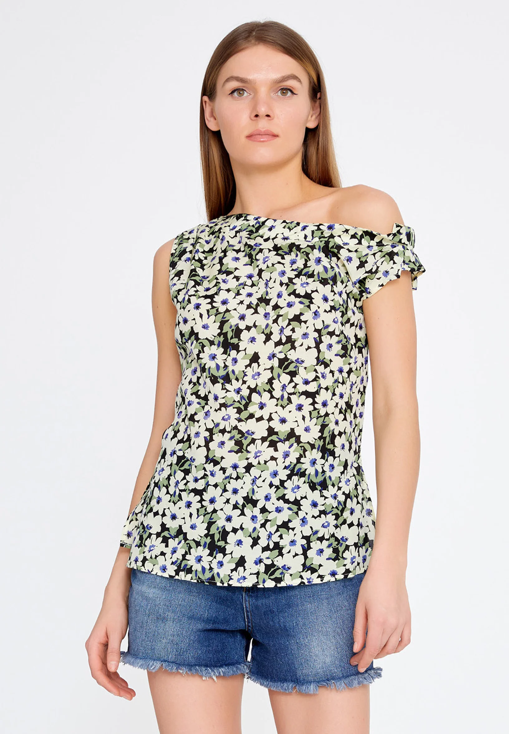 Sleeveless Floral Regular Blouse kmy22s10928