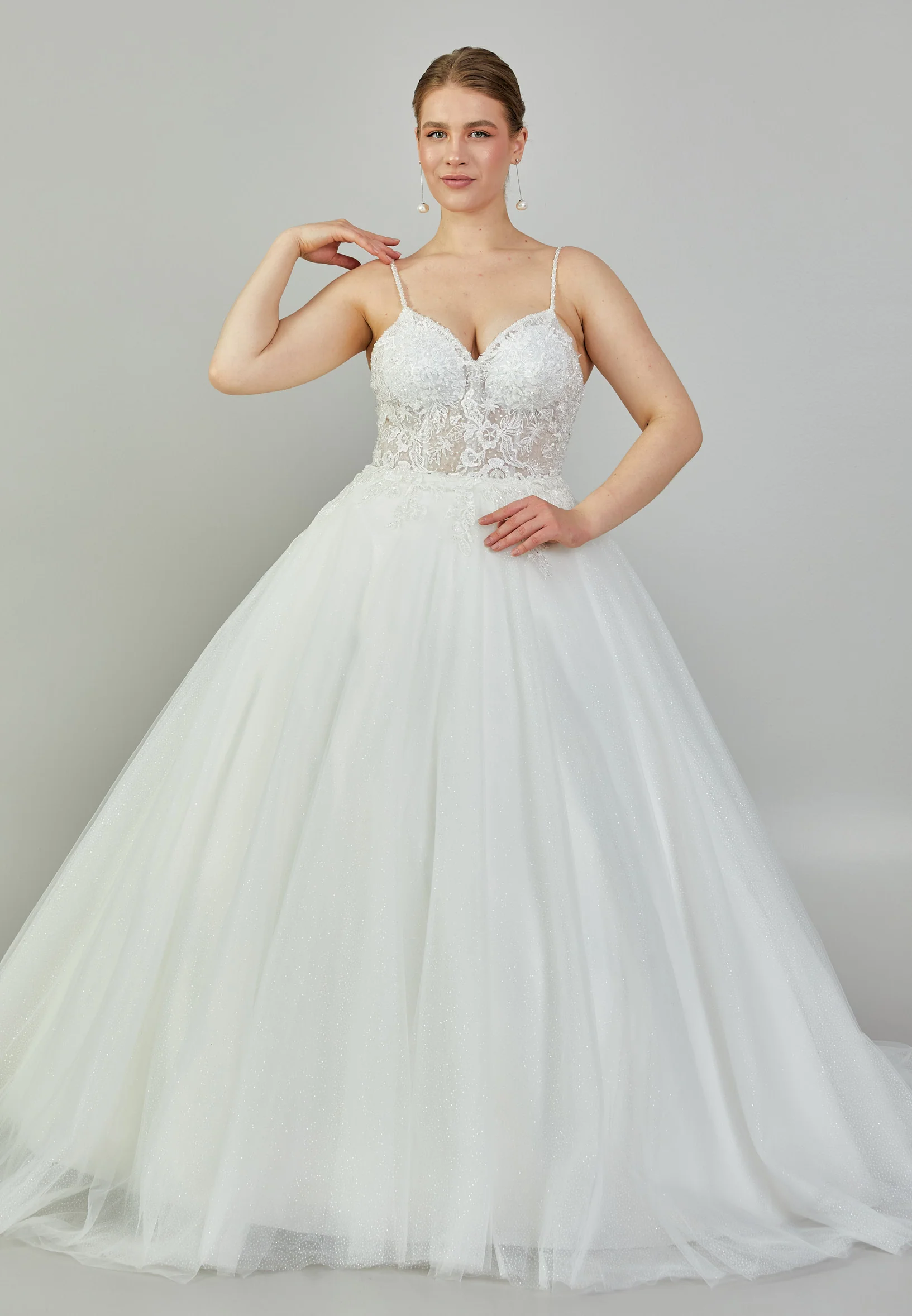 Sleeveless Maxi Tulle Plus Size Wedding Dress blv350049