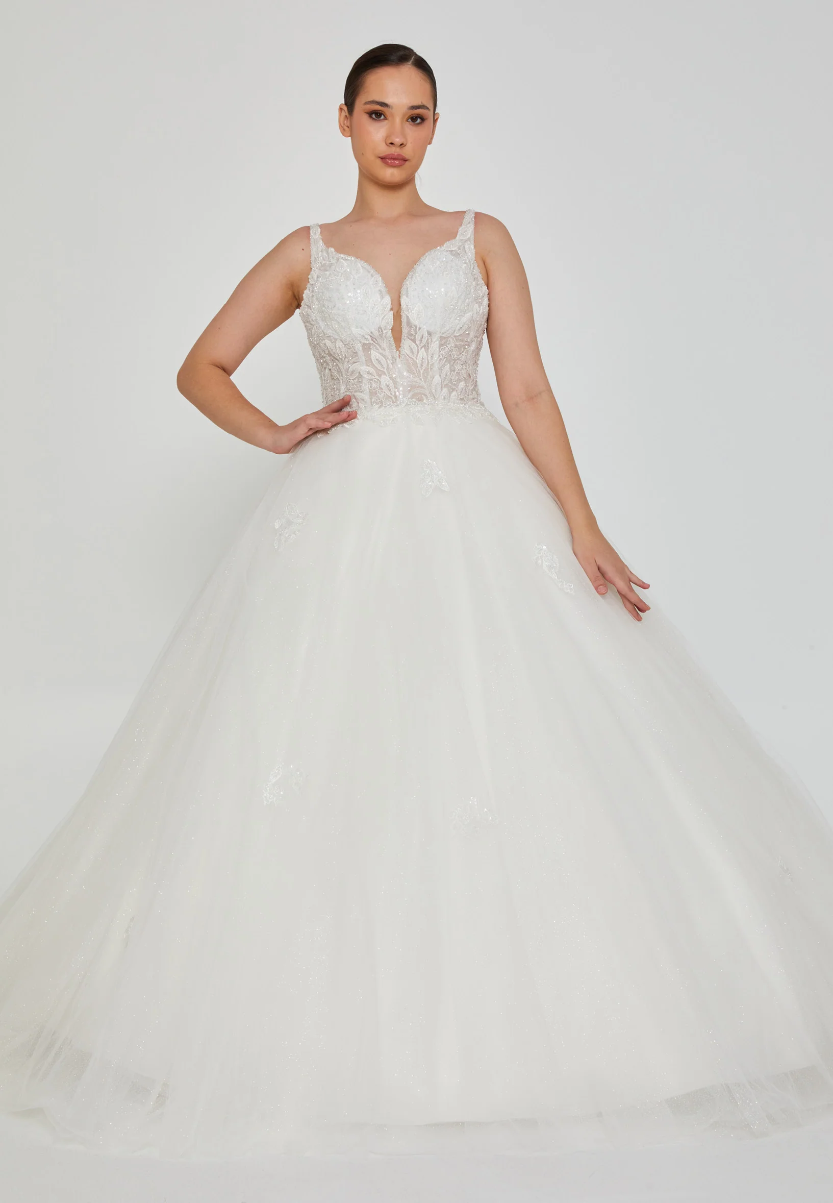 Sleeveless Maxi Tulle Plus Size Wedding Dress blv350064