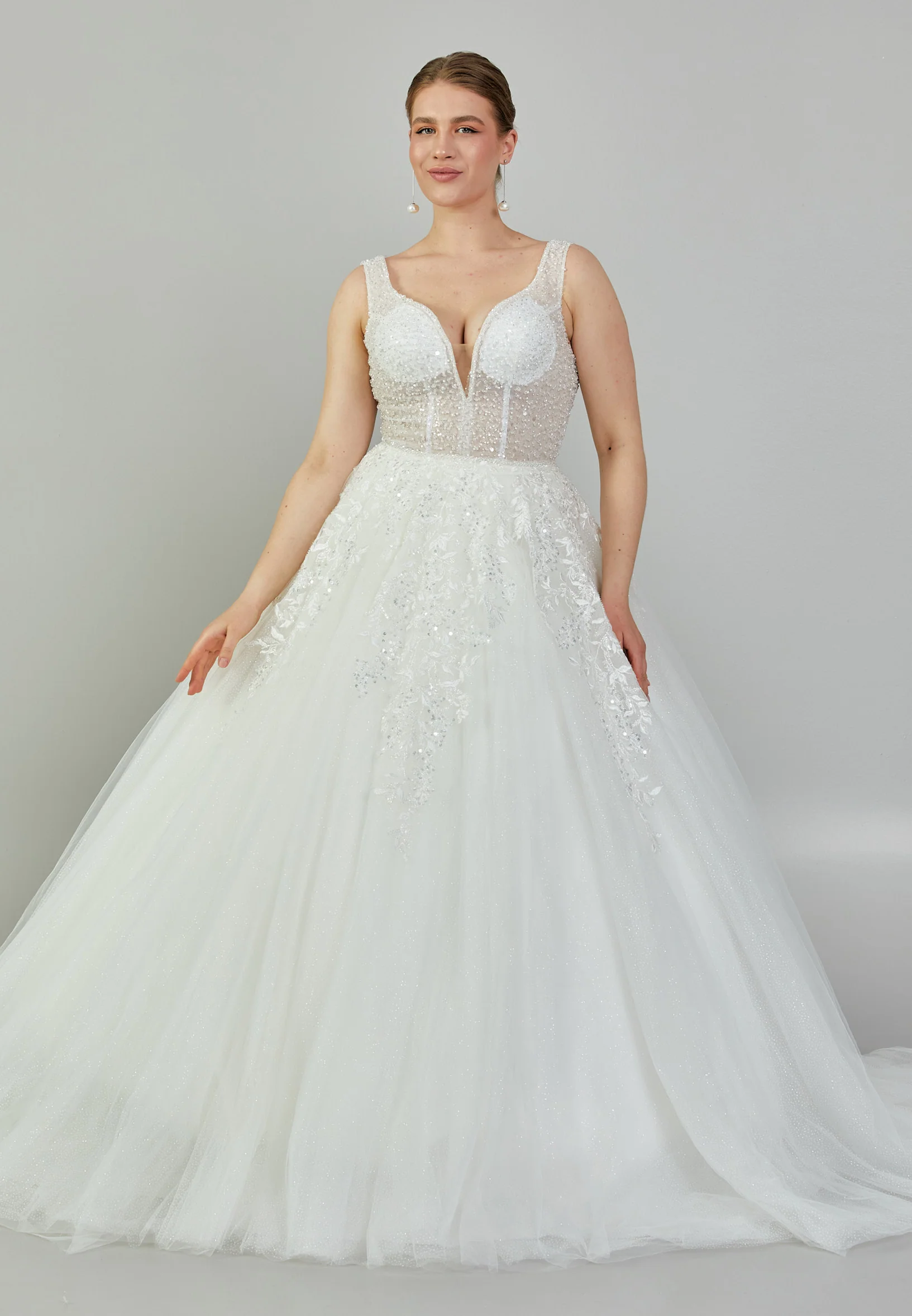 Sleeveless Maxi Tulle Plus Size Wedding Dress blv350068